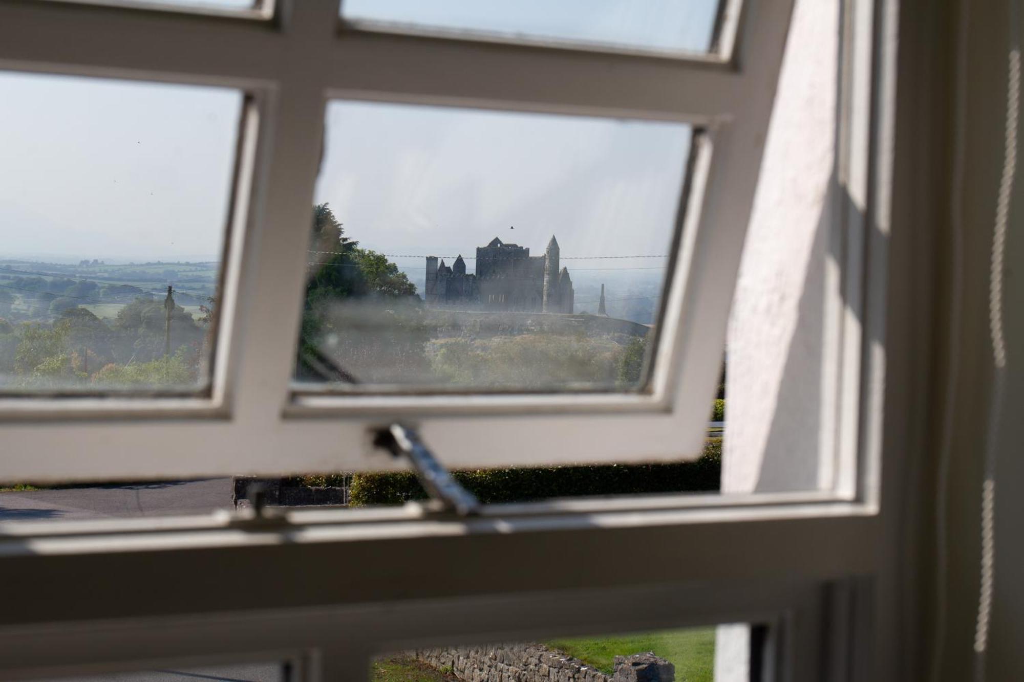Hill House Lodge Sleeps 6 Overlooking The Rock Of Cashel Кашел Екстериор снимка